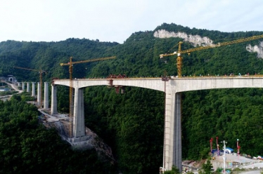 瓮马铁路